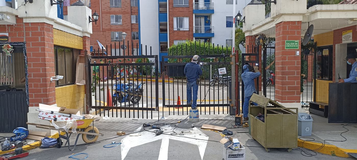 Acceso vehicular del Conjunto Residencial El Girasol, vista 7