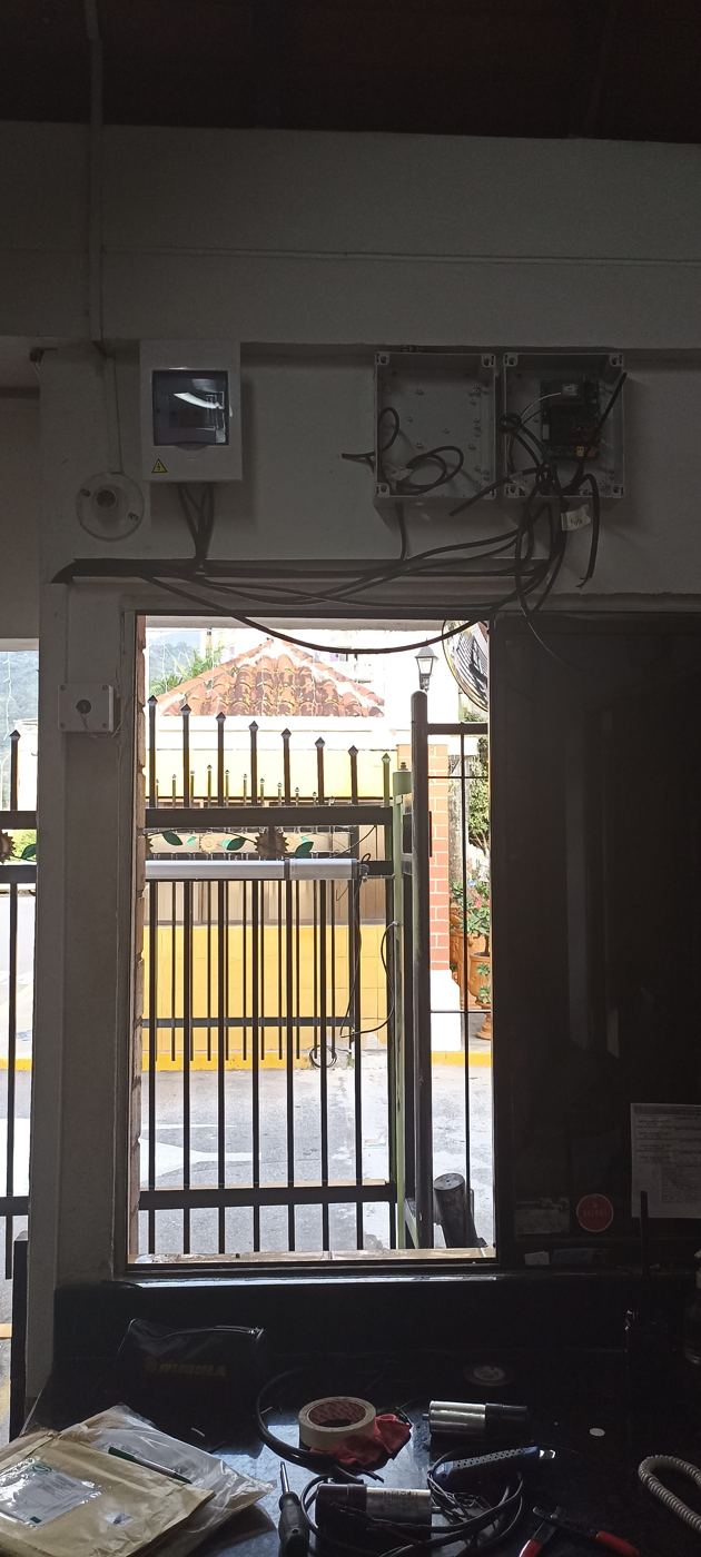 Acceso vehicular del Conjunto Residencial El Girasol, vista 8