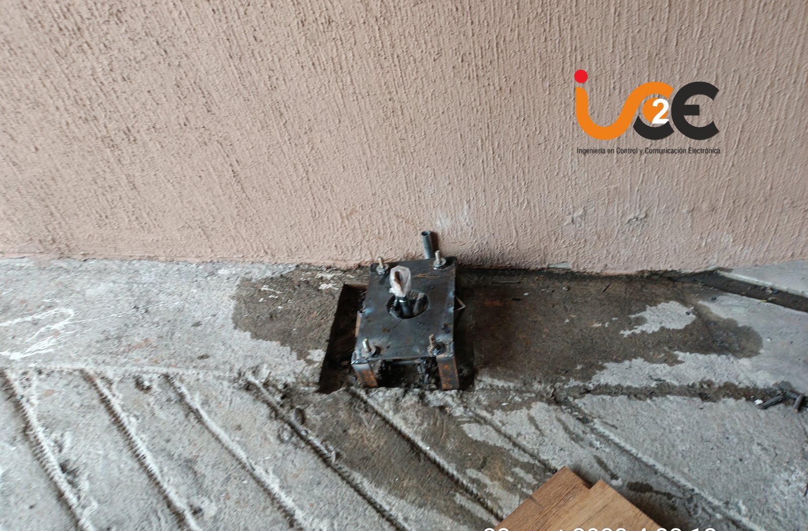 Detalle de un elemento instalado en el acceso del Conjunto Residencial Quantum