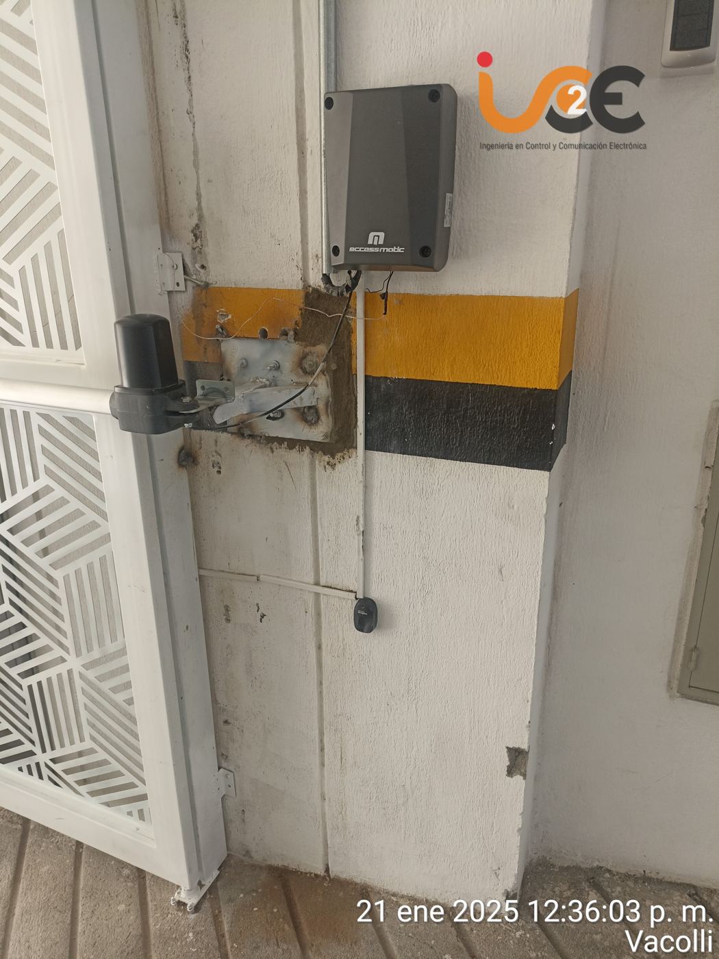 Portón batiente del Edificio Vaccoli, vista 1