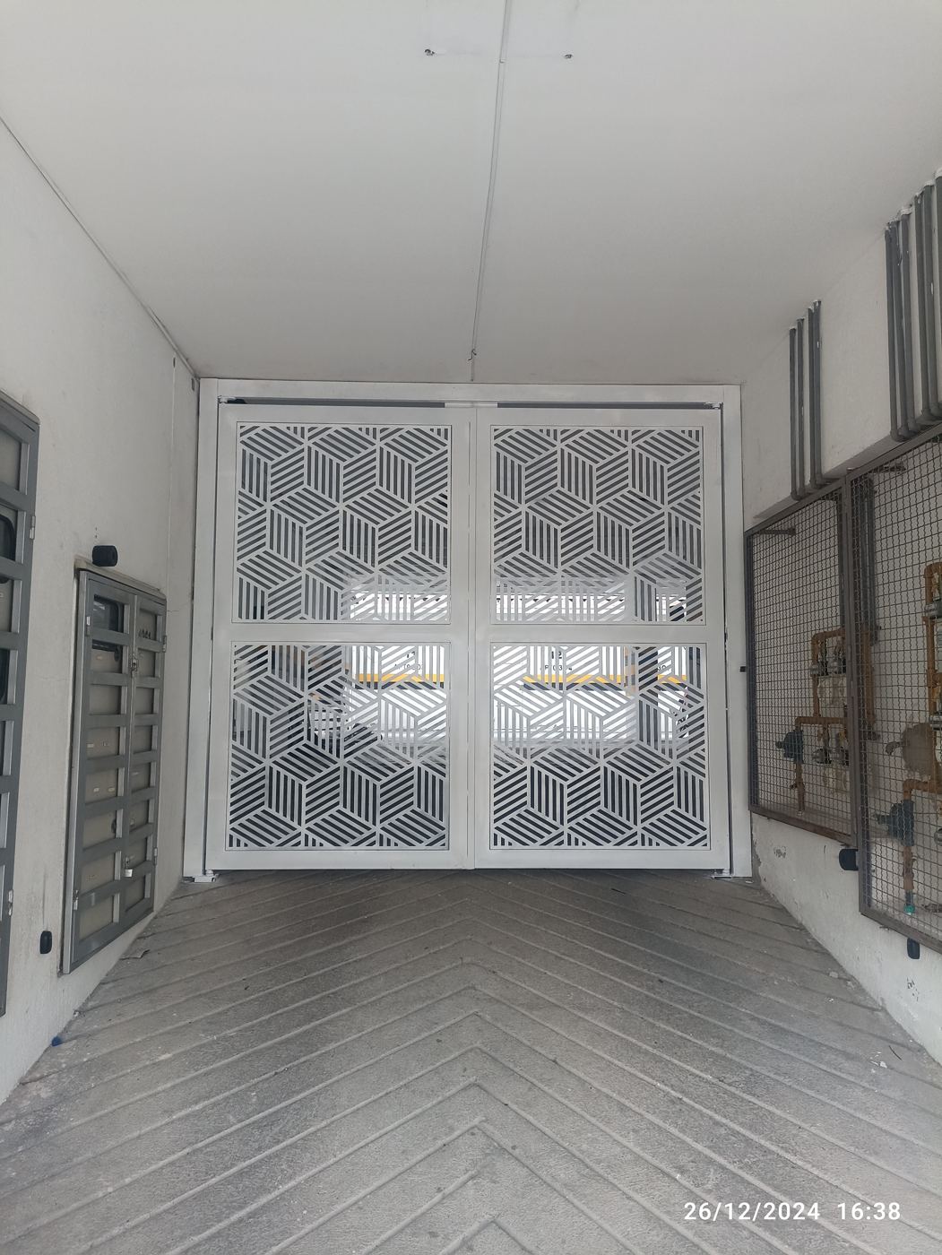 Portón batiente del Edificio Vaccoli, vista 3