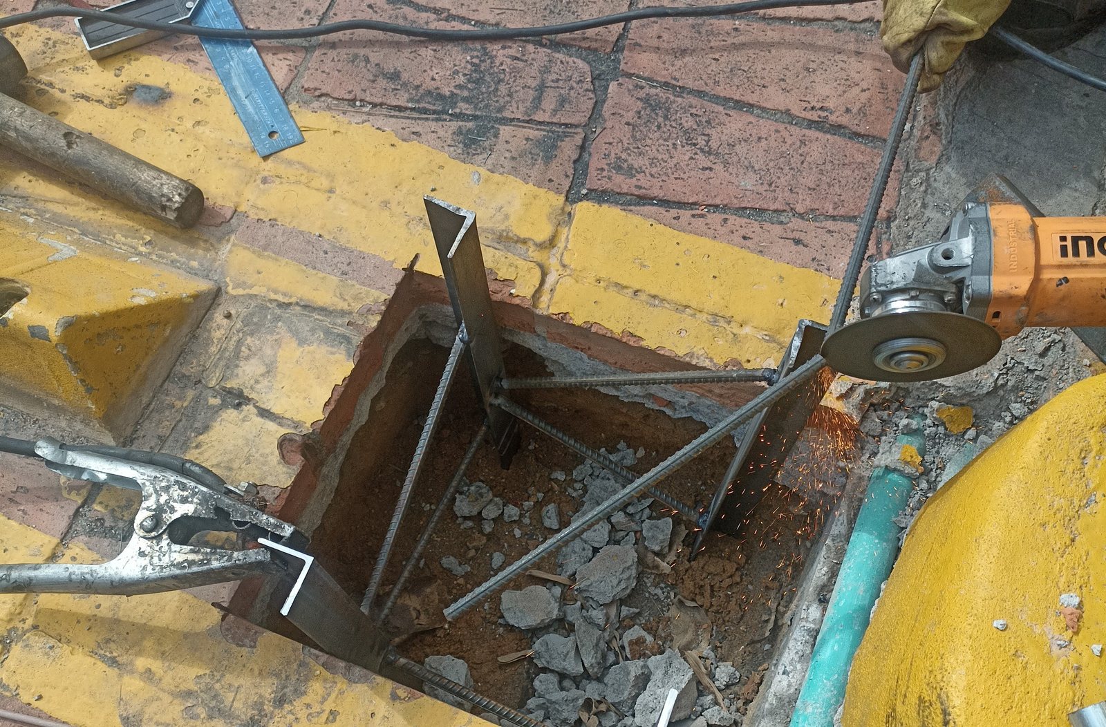 Detalle de un elemento del sistema de acceso de Versalles Campestre